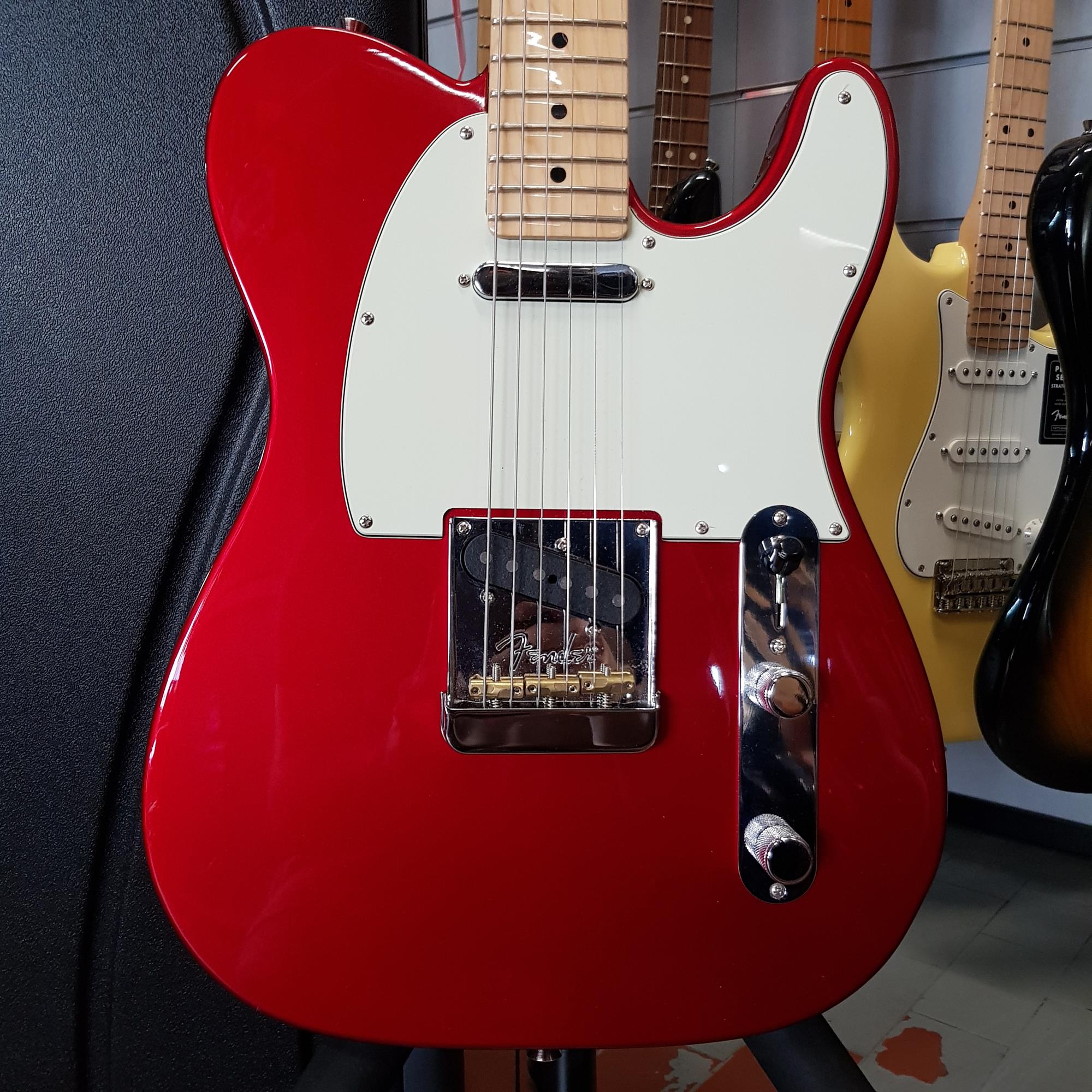 FENDER-AMERICAN-PROFESSIONAL-TELECASTER-MN-CANDY-APPLE-RED-sku-1659781016166