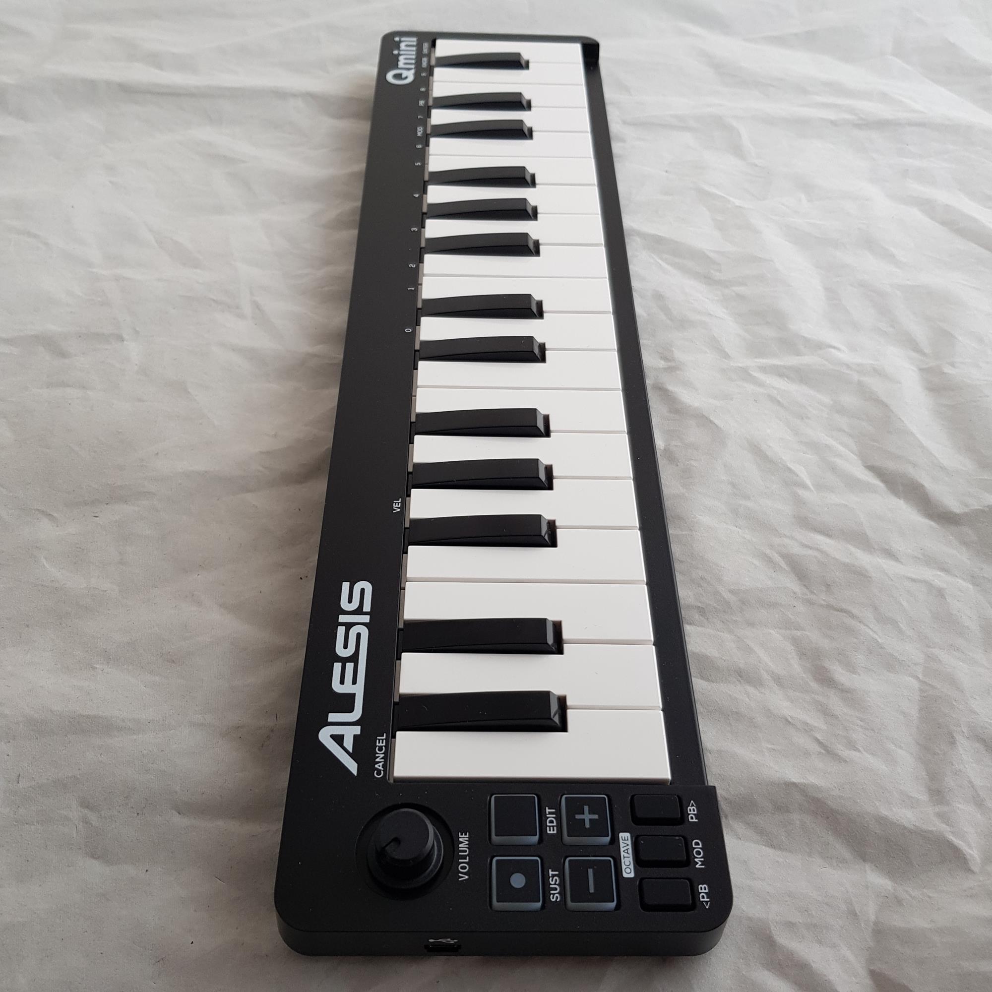 ALESIS QMINI MIDI USB KEYBOARD